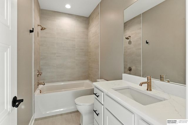 17507 Marinda Plaza, Omaha, NE 68130