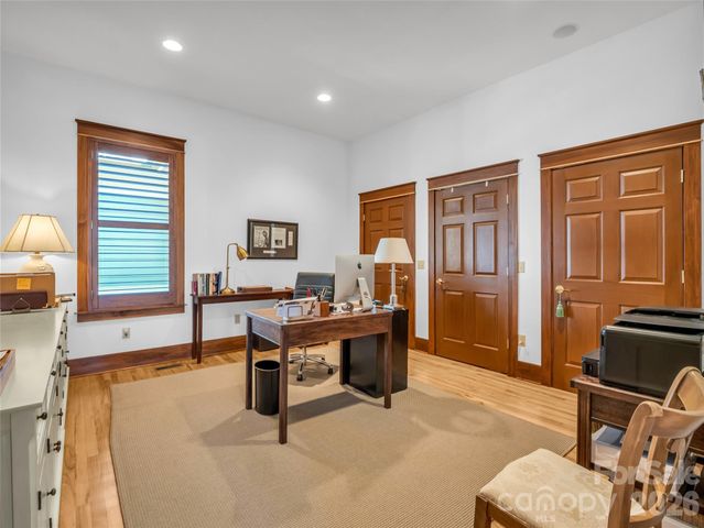 720 Overlook Drive, Flat Rock, NC 28731