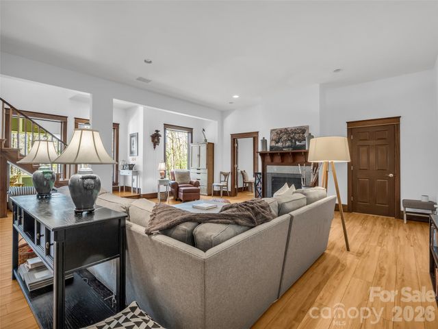 720 Overlook Drive, Flat Rock, NC 28731