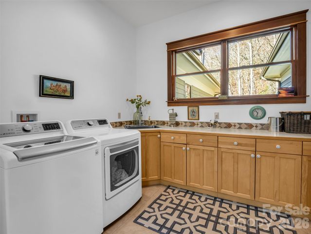 720 Overlook Drive, Flat Rock, NC 28731