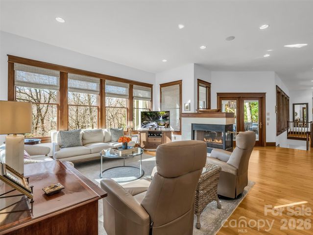720 Overlook Drive, Flat Rock, NC 28731