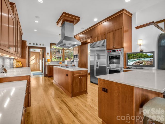 720 Overlook Drive, Flat Rock, NC 28731