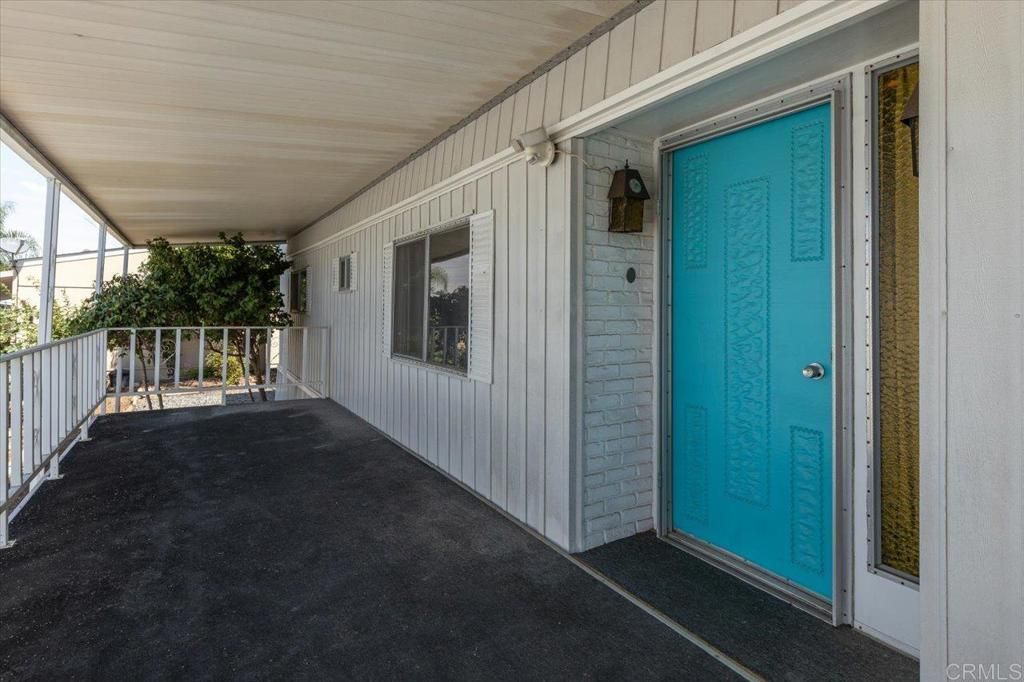 718 Sycamore Avenue 109, Vista, CA 92083 — exterior