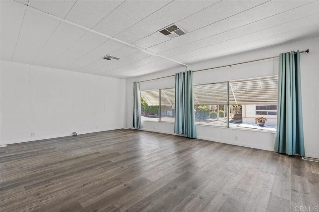 718 Sycamore Avenue 109, Vista, CA 92083 — photo 2