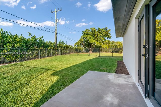 8421 SW 27th Ter, Miami, FL 33155