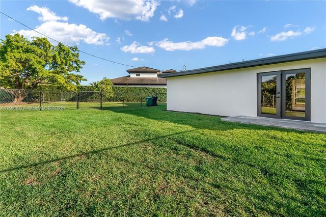 8421 SW 27th Ter, Miami, FL 33155