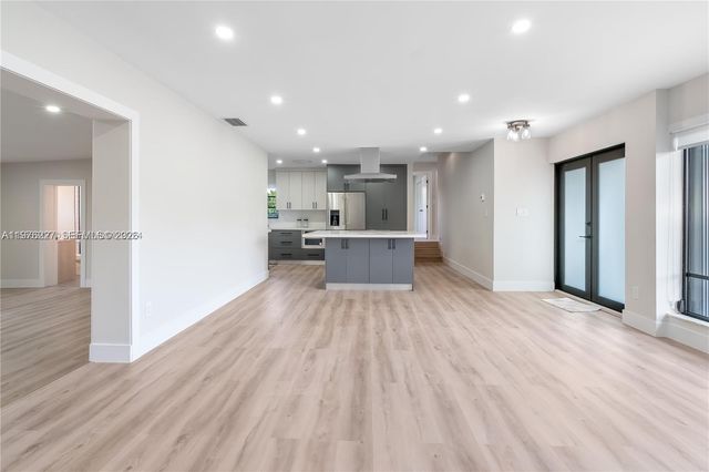 8421 SW 27th Ter, Miami, FL 33155