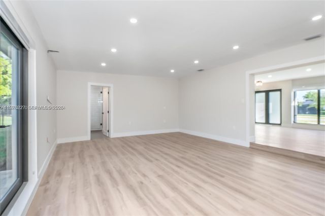 8421 SW 27th Ter, Miami, FL 33155