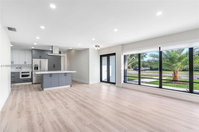 8421 SW 27th Ter, Miami, FL 33155