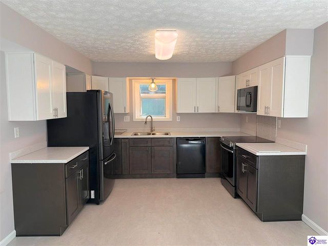 121 Academy Lane, Radcliff, KY 40160