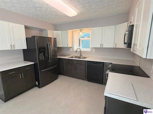 121 Academy Lane, Radcliff, KY 40160