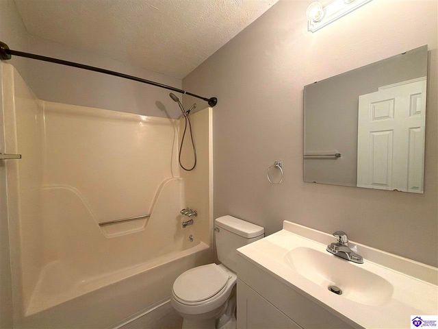 121 Academy Lane, Radcliff, KY 40160
