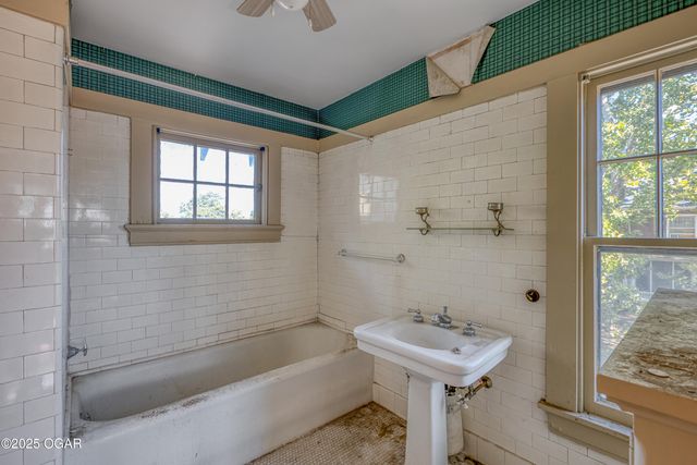 328 N Byers Avenue, Joplin, MO 64801