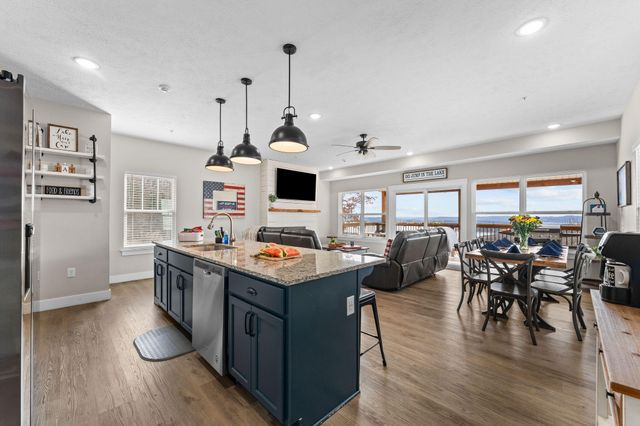 105 Chateau Mountain Drive, Branson, MO 65616