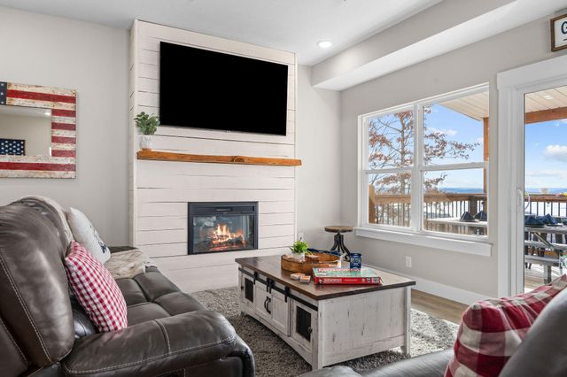 105 Chateau Mountain Drive, Branson, MO 65616