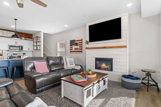 105 Chateau Mountain Drive, Branson, MO 65616