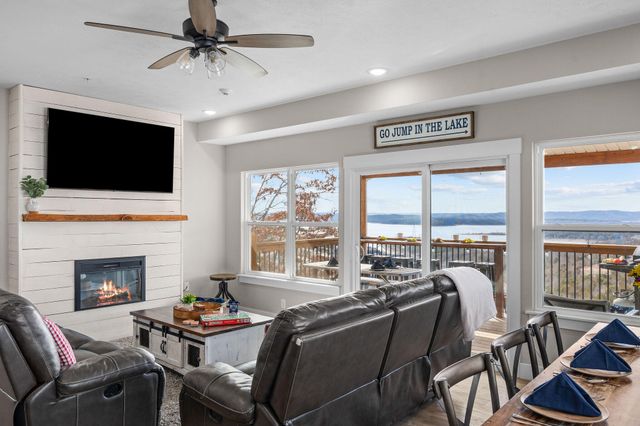 105 Chateau Mountain Drive, Branson, MO 65616