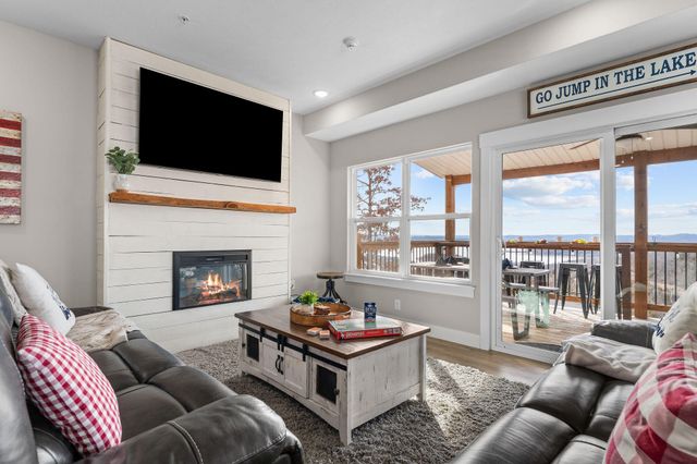 105 Chateau Mountain Drive, Branson, MO 65616