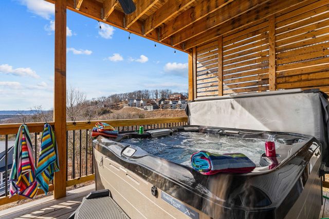 105 Chateau Mountain Drive, Branson, MO 65616