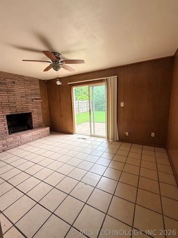 5027 N Utica Place, Tulsa, OK 74130