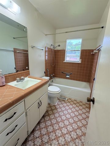 5027 N Utica Place, Tulsa, OK 74130