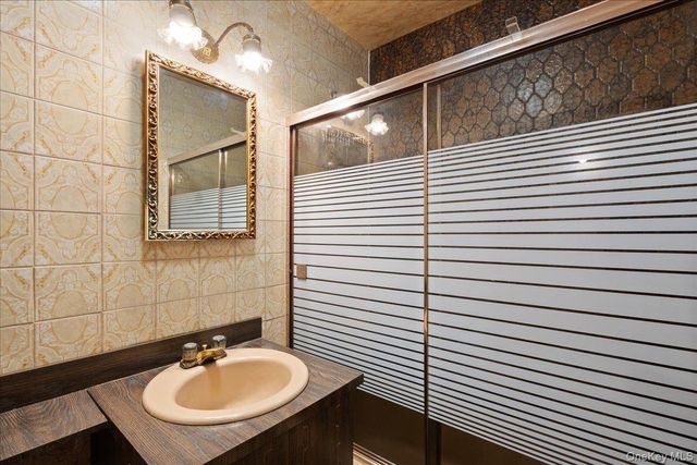 933 Dana Avenue, Valley Stream, NY 11580