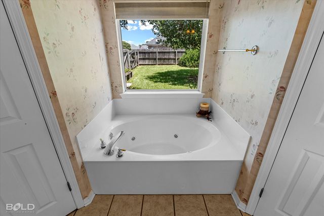 3301 Colonial Drive, Bossier City, LA 71111