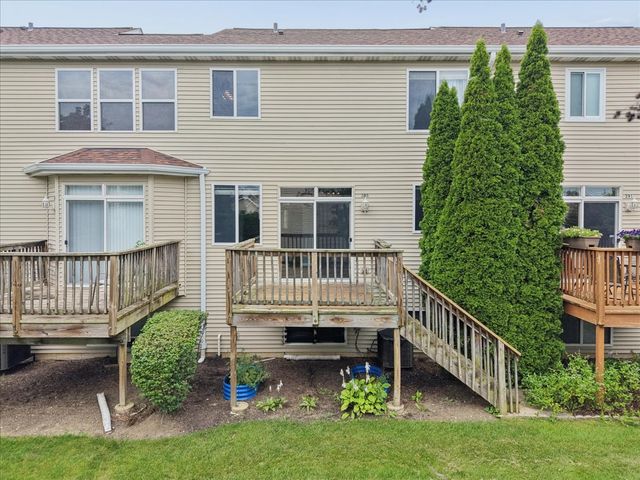 389 N Carlisle Court, Round Lake, IL 60073