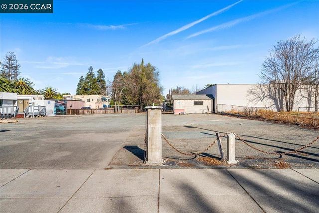 2383 Salvio St, Concord, CA 94520