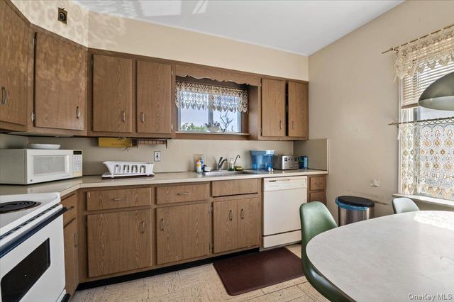 450 Chestnut Lane, East Meadow, NY 11554