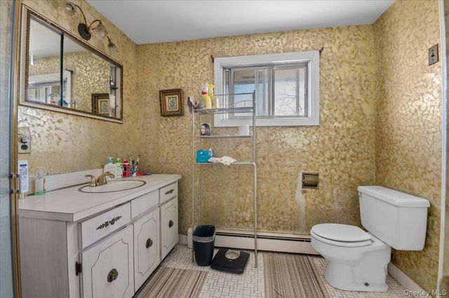 450 Chestnut Lane, East Meadow, NY 11554