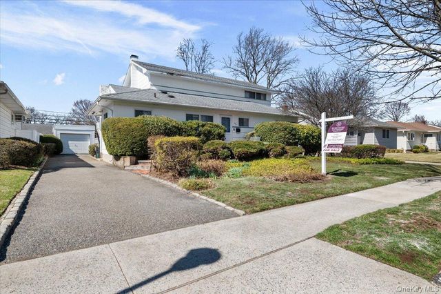 450 Chestnut Lane, East Meadow, NY 11554