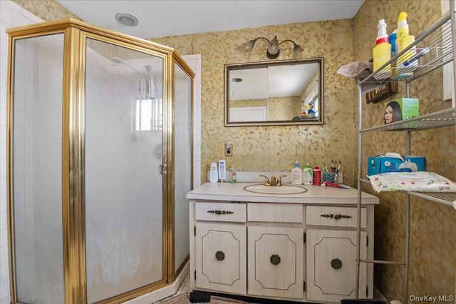 450 Chestnut Lane, East Meadow, NY 11554