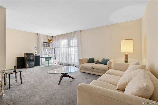 450 Chestnut Lane, East Meadow, NY 11554