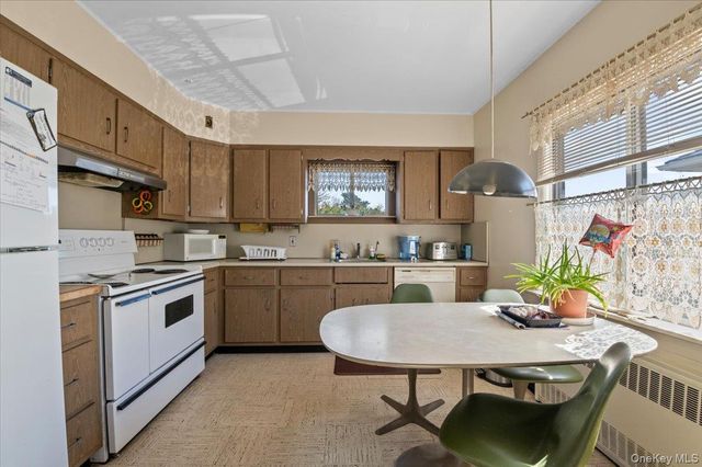 450 Chestnut Lane, East Meadow, NY 11554