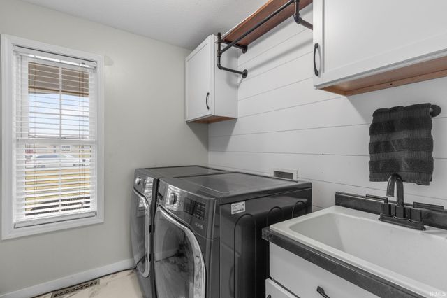 57318 Garnet Lane, Goshen, IN 46528