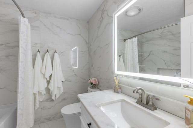 57318 Garnet Lane, Goshen, IN 46528