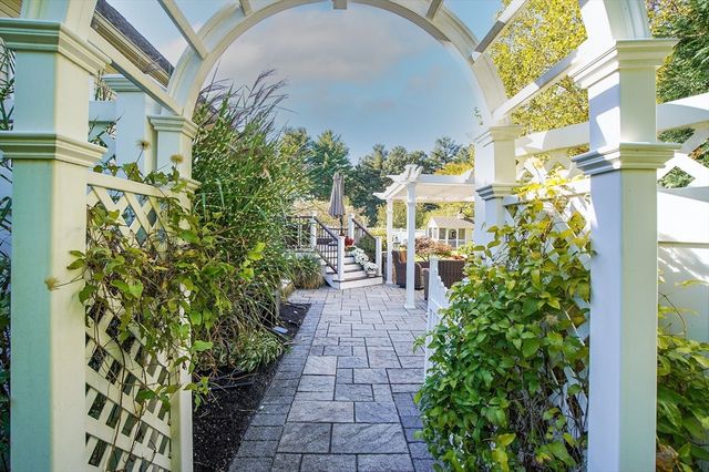 451 Falley Dr, Westfield, MA 01085