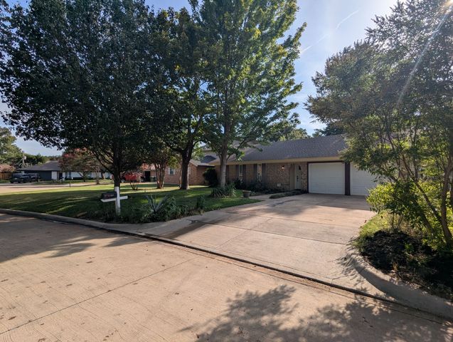2908 Ashbury Drive, Arlington, TX 76015