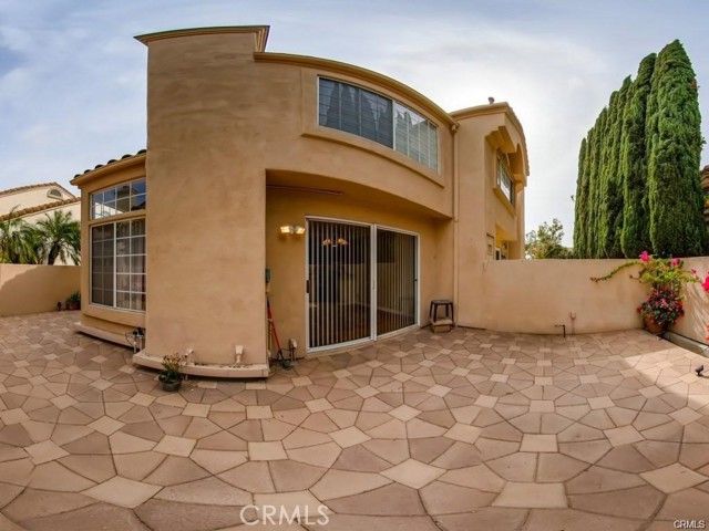 98 Almador, Irvine, CA 92614