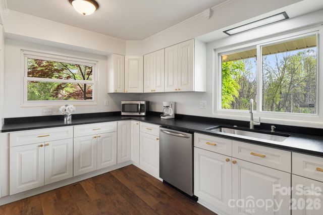 87 W Oakview Road, Asheville, NC 28806