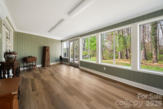 87 W Oakview Road, Asheville, NC 28806