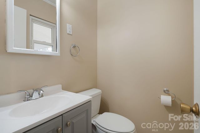87 W Oakview Road, Asheville, NC 28806