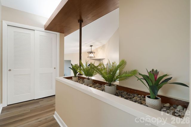 87 W Oakview Road, Asheville, NC 28806