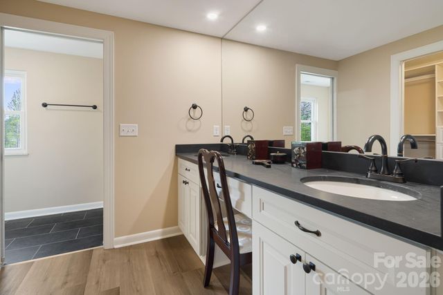 87 W Oakview Road, Asheville, NC 28806