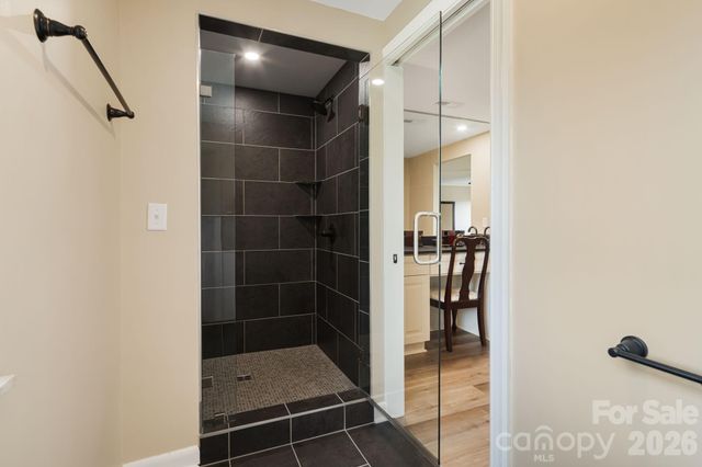 87 W Oakview Road, Asheville, NC 28806