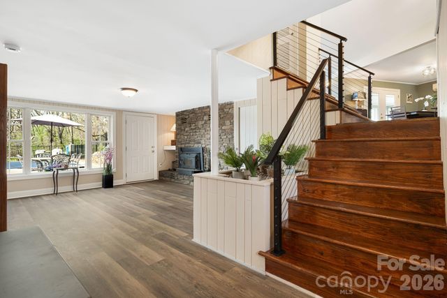 87 W Oakview Road, Asheville, NC 28806