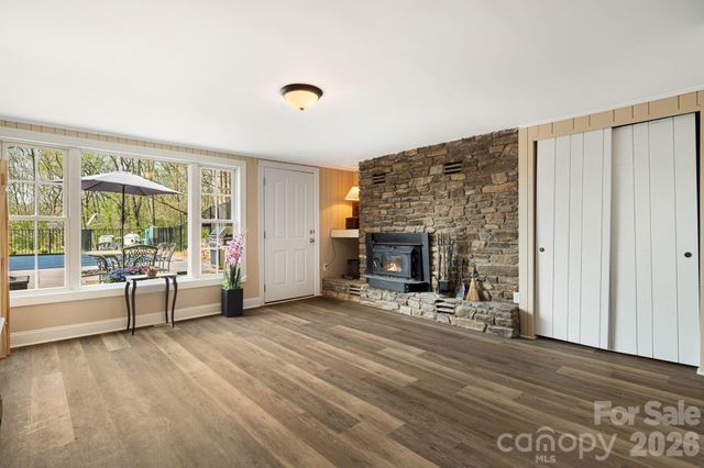 87 W Oakview Road, Asheville, NC 28806