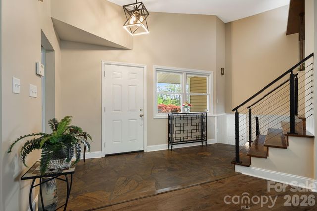 87 W Oakview Road, Asheville, NC 28806