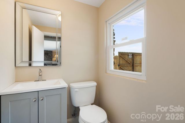 87 W Oakview Road, Asheville, NC 28806